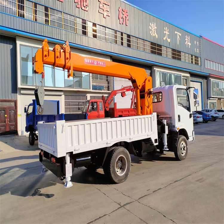 北斗镇三轮随车吊定制 农用改装机自备吊中瑞长期出售